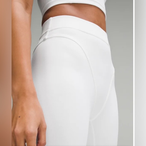 Lululemon Aerobic High-Rise 24” Tight White Leggings. Size 6 - Picture 3 of 8